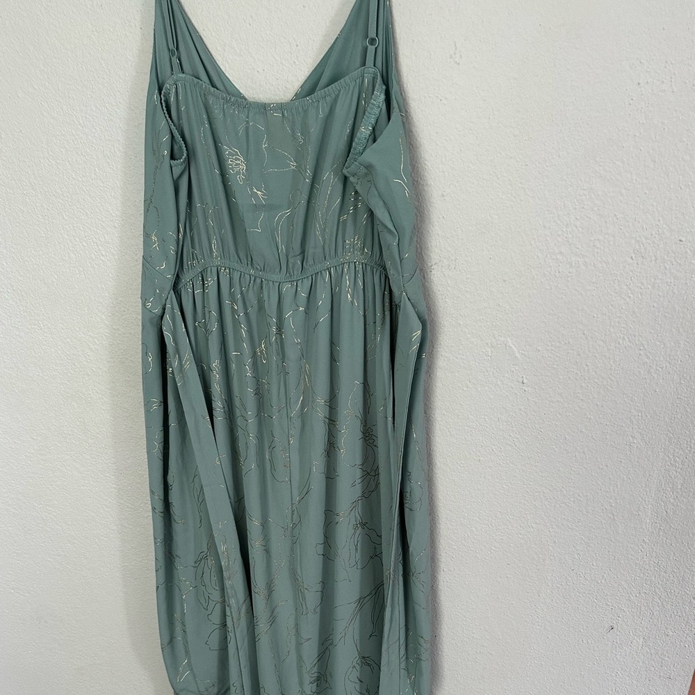 Dresses - Picture 2 of 2